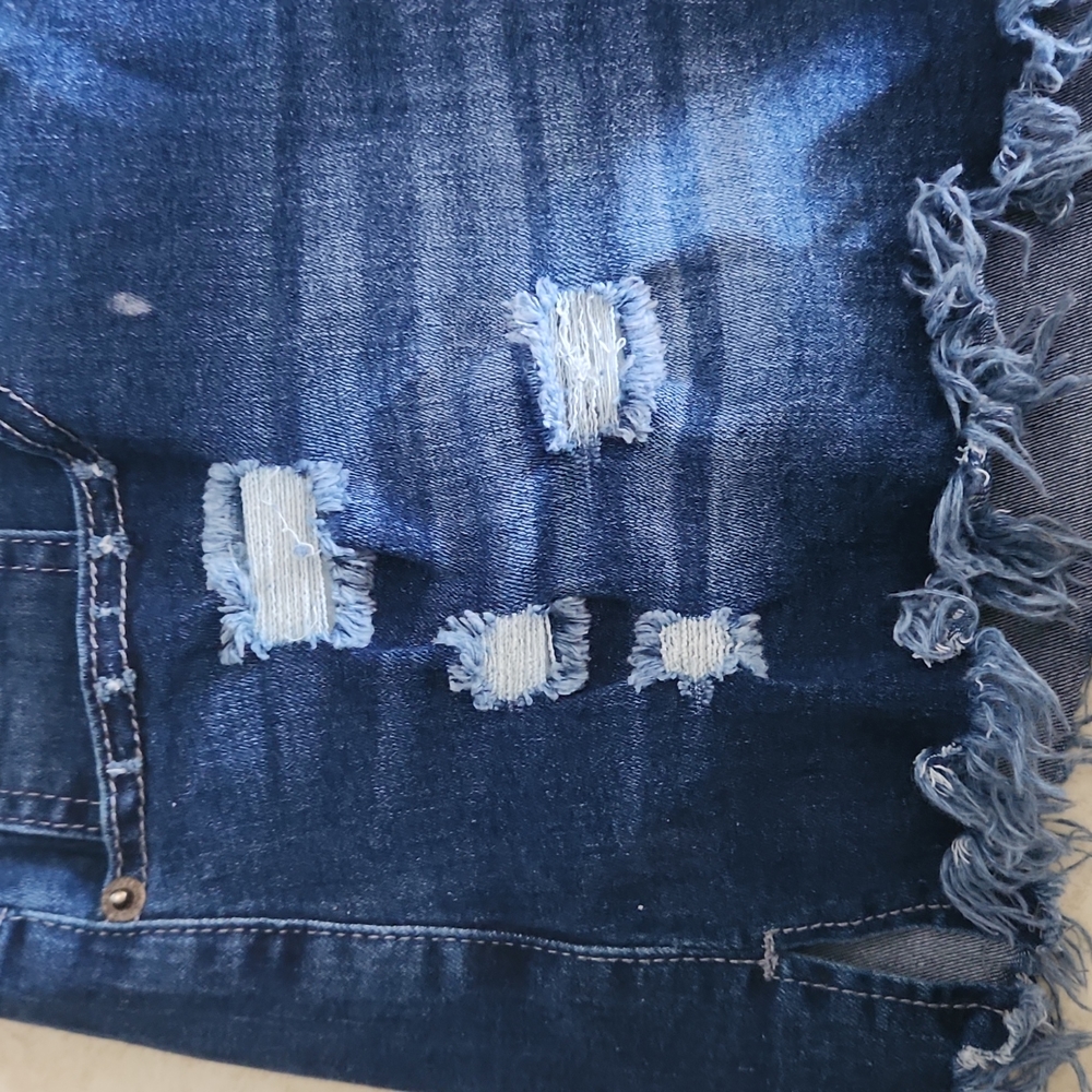 Size 8/10 high-waisted shorts - Picture 3 of 4
